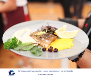Sandacz pieczony na sianie z sosem holenderskim, purée i sałatką z botwinki i czarnej porzeczki
