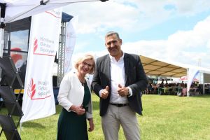Prezes Tomasz Olenderek wraz z Dyrektor Cukrowni Werbkowice - Maryl Symczuk