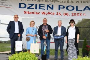 Zdjcie grupowe ze zwycizc 3 nagrody