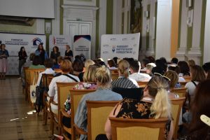 przedstawianie prowadzących warsztaty-min