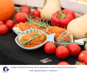 Gołąbki nadziewane farszem rybno-grzybowym z sosem z pieczonych zielonych pomidorów